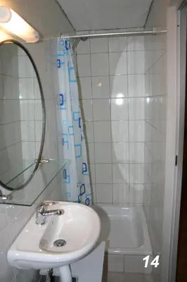 Ein Badezimmer in der Unterkunft Hotel 