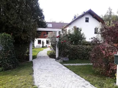 Ein Garten an der Unterkunft Ferienwohnung Tretter