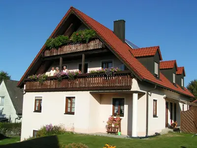 Das Gebäude in dem sich die Ferienwohnung befindet