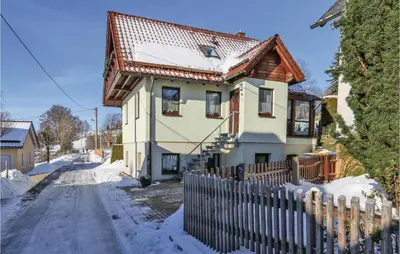 Das Gebäude in dem sich das Ferienhaus befindet