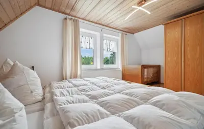 Ein Bett oder Betten in einem Zimmer der Unterkunft Ferienhaus Hennebacher Str. S