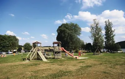 Ein Kinderspielbereich in der Unterkunft Ferienhaus Thiergartener Str. T