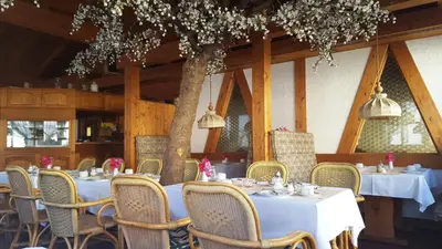 Ein Restaurant oder anderes Speiselokal in der Unterkunft Meister BÄR HOTEL Bayreuth