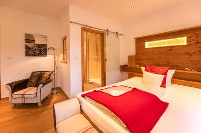 Ein Bett oder Betten in einem Zimmer der Unterkunft Landhotel Lindenhof