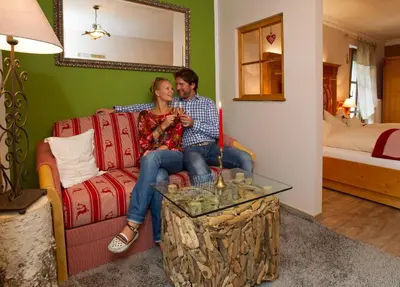 Ein Sitzbereich in der Unterkunft Landhotel Lindenhof