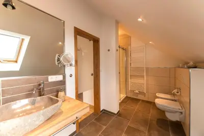 Ein Badezimmer in der Unterkunft Landhotel Lindenhof