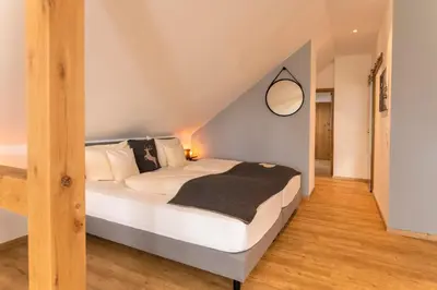 Ein Bett oder Betten in einem Zimmer der Unterkunft Landhotel Lindenhof