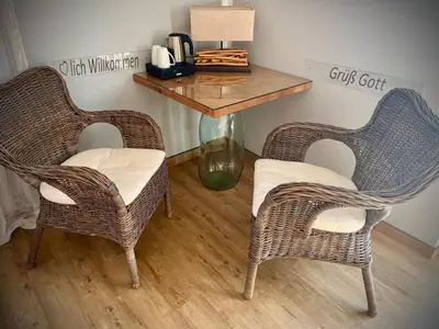 Ein Sitzbereich in der Unterkunft Landhotel Lindenhof