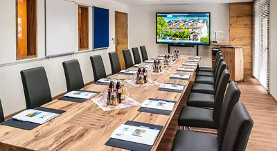 Ein Sitzbereich in der Unterkunft Landhotel Mappacher Hof
