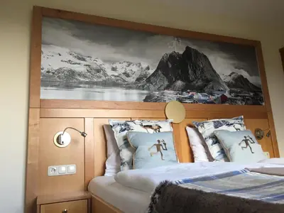 Ein Bett oder Betten in einem Zimmer der Unterkunft Hotel Jens Weissflog