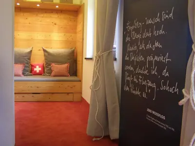 Ein Bett oder Betten in einem Zimmer der Unterkunft Hotel Jens Weissflog