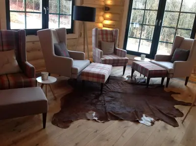 Ein Sitzbereich in der Unterkunft Hotel Jens Weissflog