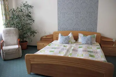 Ein Bett oder Betten in einem Zimmer der Unterkunft Hotel Gasthof Zum weissen Lamm