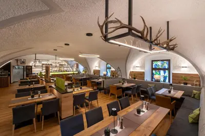 Ein Restaurant oder anderes Speiselokal in der Unterkunft Hotel zum ehem. königl. Bayr. Forsthaus