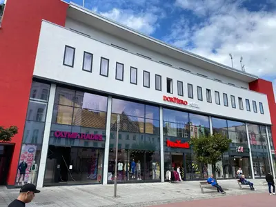 Ein Supermarkt oder andere Läden im Hotel oder in der Nähe