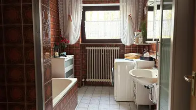 Ein Badezimmer in der Unterkunft Großzügige Wohnung mit Terrasse und Gartenzugang - das komplette Erdgeschoß