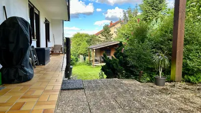 Ein Garten an der Unterkunft Großzügige Wohnung mit Terrasse und Gartenzugang - das komplette Erdgeschoß