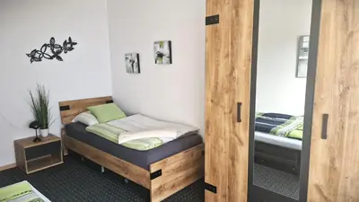 Ein Bett oder Betten in einem Zimmer der Unterkunft Großzügige Wohnung mit Terrasse und Gartenzugang - das komplette Erdgeschoß