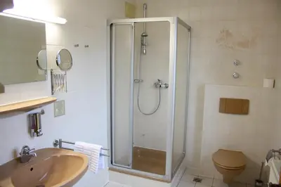 Ein Badezimmer in der Unterkunft Pension Grünhaid