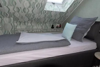 Ein Bett oder Betten in einem Zimmer der Unterkunft Moderne, gemütliche DG-Wohnung in ruhiger Lage