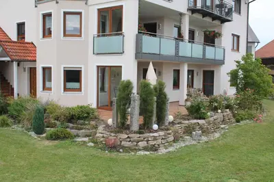 Ein Garten an der Unterkunft Ferienwohnung Schwendner