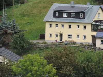 Das Gebäude in dem sich die Ferienwohnung befindet