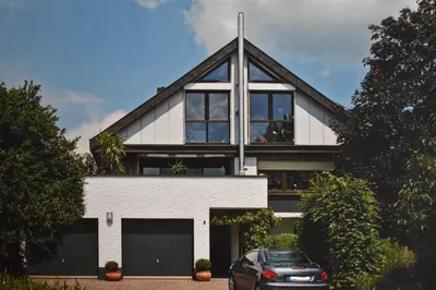 Das Gebäude in dem sich die Ferienwohnung befindet