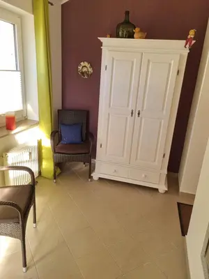 Ein Sitzbereich in der Unterkunft Ferienwohnung Norbert