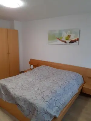 Ein Bett oder Betten in einem Zimmer der Unterkunft Ferienwohnung Zern