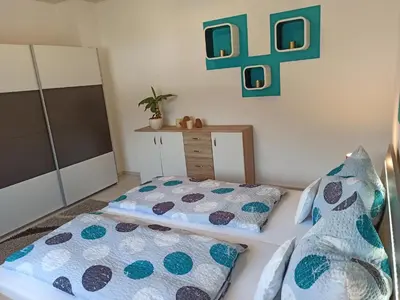 Ein Bett oder Betten in einem Zimmer der Unterkunft Ferienwohnung am Hopfenstodl