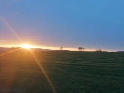 Blick auf den Sonnenuntergang/Sonnenaufgang von der Ferienwohnung aus oder aus der Nähe