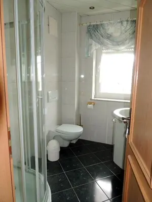 Ein Badezimmer in der Unterkunft Gästehaus Am Hirtenberg