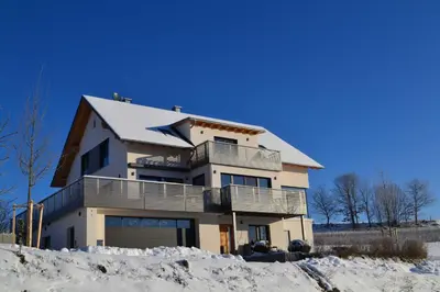 Das Gebäude in dem sich die Ferienwohnung befindet