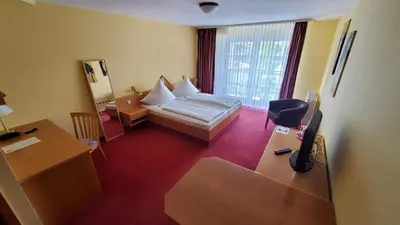 Ein Bett oder Betten in einem Zimmer der Unterkunft Hotel-Café 3 Kronen
