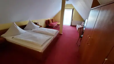 Ein Bett oder Betten in einem Zimmer der Unterkunft Hotel-Café 3 Kronen