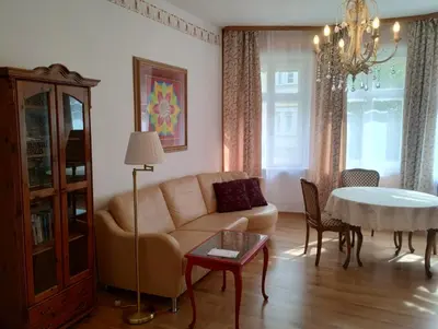 Ein Sitzbereich in der Unterkunft Ferienwohnung in der Kunst und Kultur Villa Bad Steben
