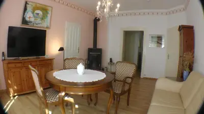 TV/Unterhaltungsangebot in der Unterkunft Ferienwohnung in der Kunst und Kultur Villa Bad Steben