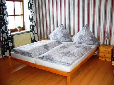Ein Bett oder Betten in einem Zimmer der Unterkunft Gästehaus Am Sonnenhang
