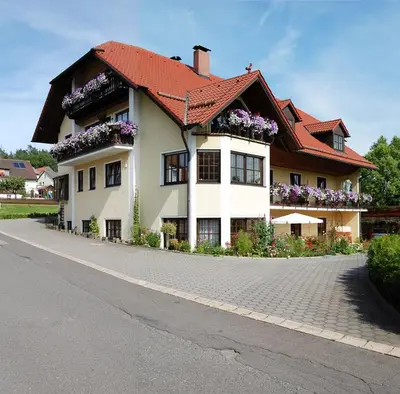 Das Gebäude in dem sich die Ferienwohnung befindet