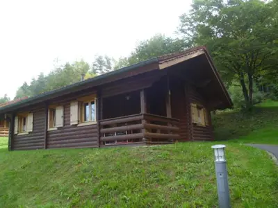 Das Gebäude in dem sich das Ferienhaus befindet