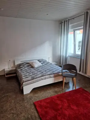 Ein Bett oder Betten in einem Zimmer der Unterkunft Ferienwohnung Wunderlich rot