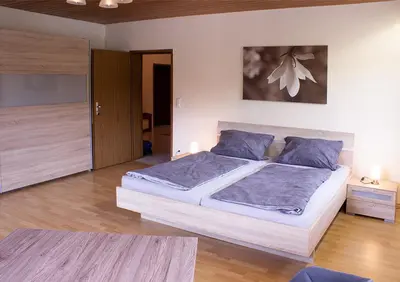 Ein Bett oder Betten in einem Zimmer der Unterkunft Schöne Ferienwohnung mit großer Terrasse.