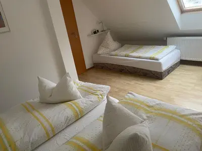 Ein Bett oder Betten in einem Zimmer der Unterkunft Ferienwohnungen Börnert am 