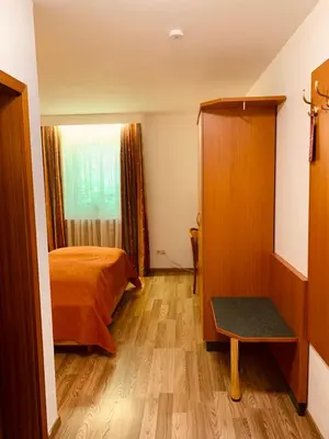 Ein Bett oder Betten in einem Zimmer der Unterkunft Hotel Gaststätte Weinbrücke