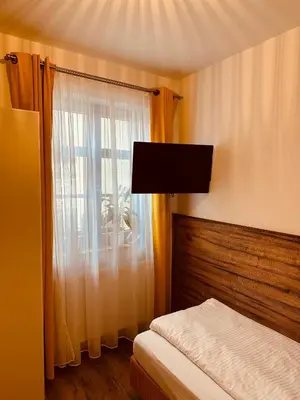 Ein Bett oder Betten in einem Zimmer der Unterkunft Hotel Gaststätte Weinbrücke