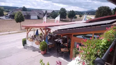 Ein allgemeiner Bergblick oder ein Berglick von der Pension aus