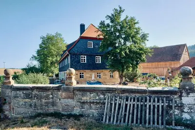 Das Gebäude in dem sich die Ferienwohnung befindet