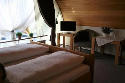Ein Bett oder Betten in einem Zimmer der Unterkunft Cafe-Bäckerei-Pension Weigl