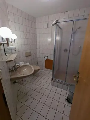 Ein Badezimmer in der Unterkunft Cafe-Bäckerei-Pension Weigl