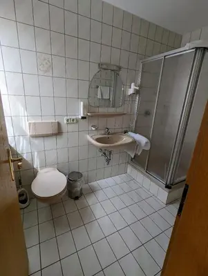 Ein Badezimmer in der Unterkunft Cafe-Bäckerei-Pension Weigl